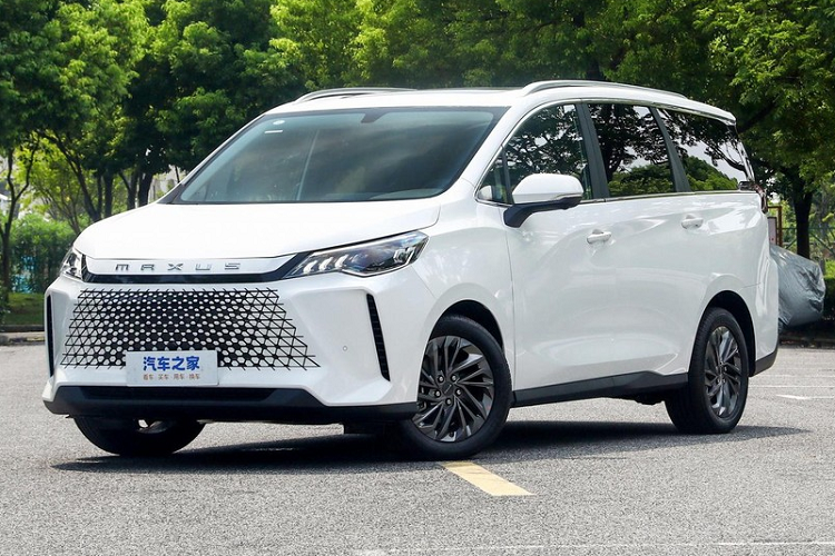 Mặt trước của phiên bản MPV cỡ nhỏ thuần điện SAIC Maxus Mifa 5 2024 mới được nâng cấp lên lưới tản nhiệt không viền đẹp mắt hơn so với bản cũ, và sử dụng cấu trúc lưới tản nhiệt ma trận điểm để tạo kiểu dáng thời thượng hơn.