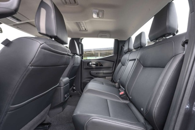 Cung cấp sức mạnh cho Mitsubishi Triton 2024 là động cơ diesel 4 xi-lanh, tăng áp, dung tích 2.4L hoàn toàn mới với 2 mức công suất là 184 mã lực/430 Nm và 204 mã lực/470 Nm.