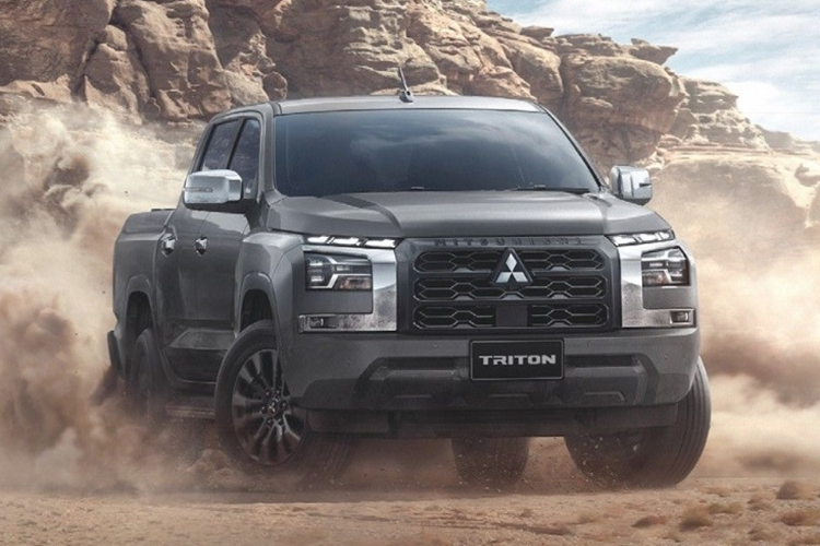 Về công nghệ an toàn, mẫu bán tải Nhật Bản được trang bị hệ thống hỗ trợ lái xe nâng cao ADAS với các tính năng như hệ thống kiểm soát hành trình thích ứng (ACC), hệ thống cảnh báo va chạm và phanh khẩn cấp (FCM), cảnh báo điểm mù (BSW), hỗ trợ chuyển làn đường (LCA), hệ thống cảnh báo người và phương tiện cắt ngang (RCTA).