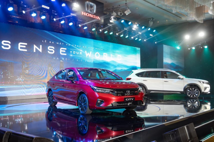 Honda City hiện được phân phối tại Việt Nam với ba phiên bản (RS, L, G) cùng 6 màu ngoại thất. Giá bán của Honda City 2023 dao động từ 559 - 609 triệu đồng. Đây được coi là mẫu xe có mức giá cao nhất phân khúc nên City được “ưu ái” khuyến mãi nhiều cũng là điều dễ hiểu.