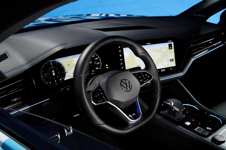 Hiện nay, Volkswagen Touareg cũng đang được phân phối chính hãng tại Việt Nam. Trong tháng 5/2023 này, Volkswagen Touareg đang nhận chương trình ưu đãi 100% lệ phí trước bạ từ chính hãng.