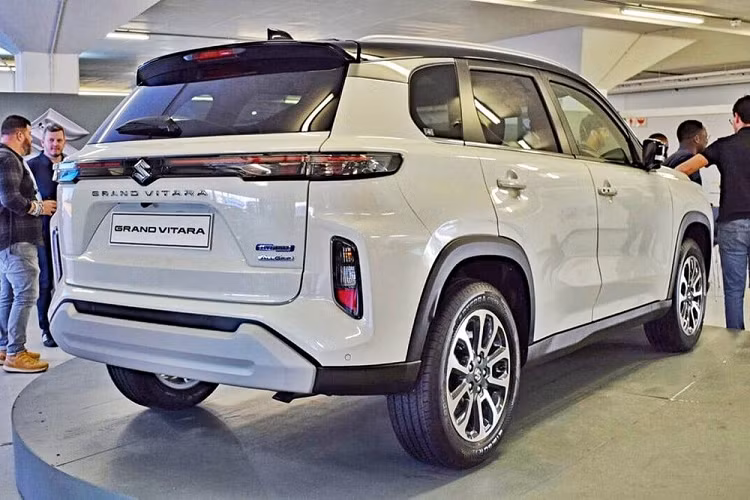 Hiện thông tin về Suzuki Grand Vitara 2023 dành cho thị trường Indonesia chưa được hé lộ. Tuy nhiên, sẽ không ngạc nhiên nếu xe sở hữu thiết kế và trang bị giống Suzuki Grand Vitara đang bán tại Ấn Độ.