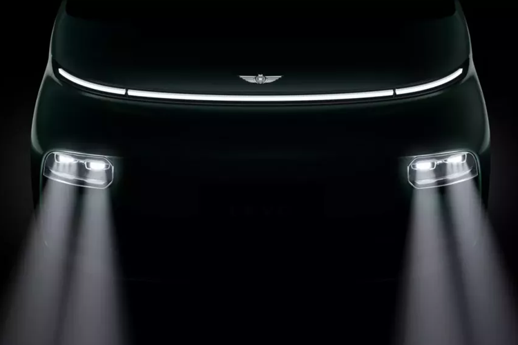 Đánh giá từ hình ảnh, chiếc xe LEVC L380 của Geely có những đường nét mượt mà và cảm giác di chuyển khá giống với "Land Airbus", mặt trước sử dụng lưới tản nhiệt khép kín, được trang bị dải đèn LED xuyên thấu và đèn pha chia đôi . Ngoài ra, xét về kích thước thân xe, chiếc xe MPV mới này sẽ có khả năng vận hành tốt về mặt không gian.