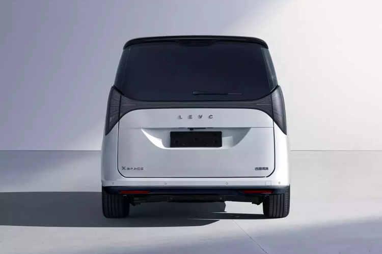 Mẫu xe MPV LEVC L380 hoàn toàn mới chia sẻ hệ thống cung ứng toàn cầu của Geely. Là thương hiệu năng lượng mới cao cấp toàn cầu, mẫu MPV mới ra mắt nhiều khả năng sẽ là những mẫu xe cao cấp như Jikrypton 009 và Volvo EMP90.