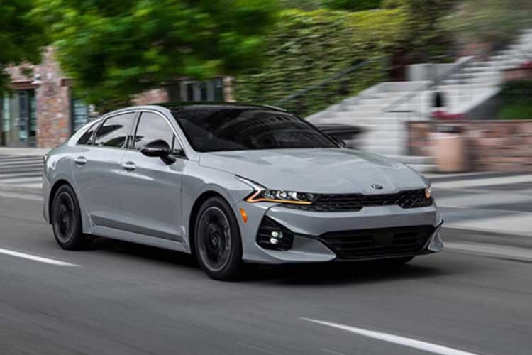 Theo một số thông tin rò rỉ, mẫu xe sedan Kia K5 bản nâng cấp này dự đoán sẽ được ra mắt vào quý 3 năm nay. Rất có thể sau thị trường thế giới, K5 2024 cũng sẽ sớm được bán tại Việt Nam.