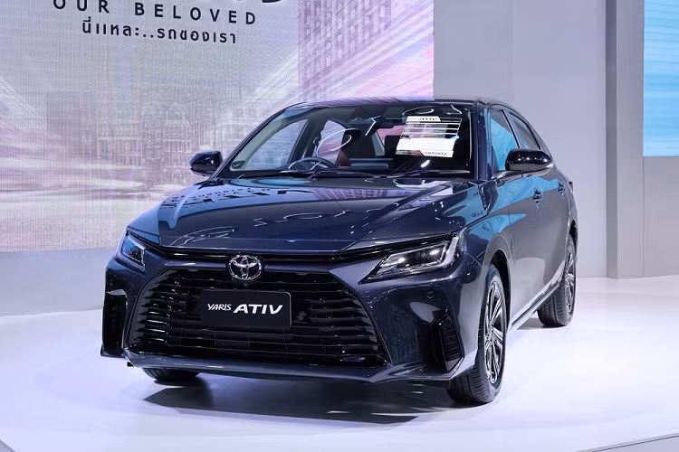 Mac be boi gian lan an toan tu Daihatsu, Toyota Vios van dat khach