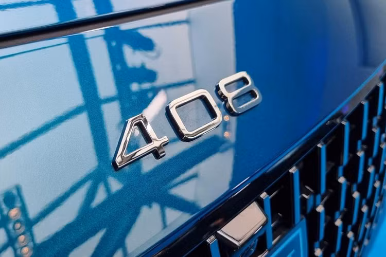 Phát hiện điểm mù, cảnh báo phương tiện cắt ngang khi lùi, nhận biết biển báo giao thông, cảnh báo khi người lái mất tập trung và đèn chiếu xa tự động.