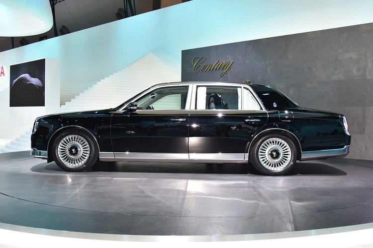 Cung cấp sức mạnh cho Toyota Century SUV hạng sang là khối động cơ 3,5 lít V6 thừa hưởng từ Lexus LC 500h và LS 500h. Toyota cũng dự định bổ sung một phiên bản sử dụng hệ truyền động hybrid.