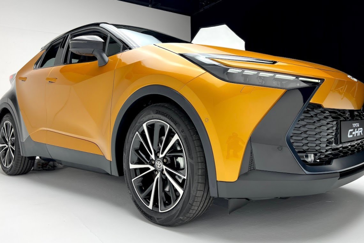 Các trang bị khác bao gồm cảnh báo va chạm phía trước, cảnh báo ngủ gật, đèn pha tự động và phanh khẩn cấp tự động. Hệ thống kiểm soát hành trình ở tốc độ thấp và đỗ xe điều khiển từ xa thông qua điện thoại thông minh cũng được trang bị cho xe.