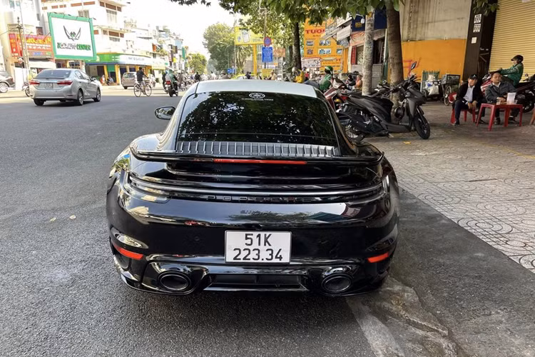 Xe có khả năng tăng tốc từ 0 - 100 km/giờ trong 2,8 giây (với gói Sport Chrono), tốc độ tối đa 320 km/giờ. Tốc độ này ngang ngửa với những mẫu siêu xe hàng đầu thế giới như Lamborghini Aventador LP700-4 hay Ferrari F488.