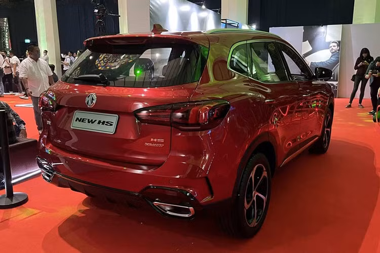 Thứ nhất là động cơ xăng 4 xi-lanh, tăng áp, dung tích 1.5L, tạo ra công suất tối đa 162 mã lực và mô-men xoắn cực đại 250 Nm. Sức mạnh được truyền đi thông qua hộp số tự động ly hợp kép 7 cấp và hệ dẫn động cầu trước. Thứ hai là hệ truyền động plug-in hybrid với máy xăng tăng áp 1.5L như trên và mô-tơ điện cho tổng công suất 284 mã lực và mô-men xoắn cực đại 480 Nm.