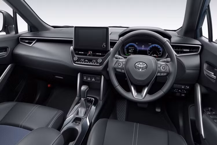 Toyota Corolla Cross 2024 cũng được nâng cấp hệ thống Toyota Safety Sense với một số tính năng mới bao gồm hỗ trợ đánh lái chủ động và cảnh báo phương tiện cắt ngang hoặc người đi bộ phía trước.