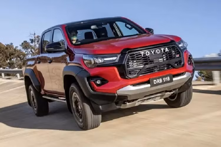  Toyota Hilux GR Sport 2023 mới vừa được giới thiệu tại Úc với cảm hứng từ đường đua Dakar Rally danh tiếng. Mẫu xe này là dòng GR Sport thứ tư được Toyota Australia phát triển, sau các biến thể trước đó dành riêng cho thị trường Thái Lan, Nhật Bản và Châu Âu.