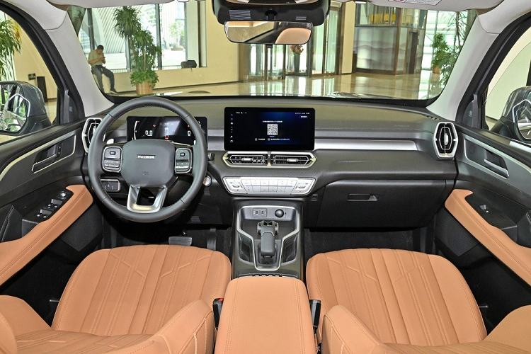 Tuy có kích thước lớn nhưng mẫu xe này chỉ được trang bị nội thất 2 hàng ghế với 5 chỗ ngồi. Khi hàng ghế thứ hai gập xuống, Haval H5 2024 sở hữu khoang hành lý có thể tích 2.116 lít và chứa được vật dài đến 2 m.