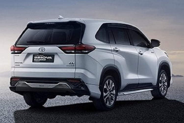 Tại Indonesia và Ấn Độ, Toyota Innova thế hệ thứ 3 có 2 lựa chọn động cơ gồm: Động cơ xăng 2.0L 4 xi lanh thẳng hàng hút khí tự nhiên cho công suất tối đa 174 mã lực tại 6.600 v/ph và mô-men xoắn cực đại 205 Nm tại 4.500 – 4.900 v/ph. Đi kèm hộp số vô cấp CVT và 3 chế độ lái Eco, Normal và Power.