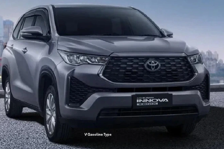 Tại Việt Nam, các đại diện bán hàng Toyota xác nhận đặt cọc dànhToyota Innova thế hệ mới sẽ bán ra trong Quý 3/2023. Theo những nguồn tin này, Toyota Innova thế hệ mới tại Việt Nam cũng được trang bị động cơ Hybrid và được nhập khẩu nguyên chiếc từ Indonesia, đồng thời bổ sung phiên bản số sàn và sẽ được lắp ráp CKD trong nước.