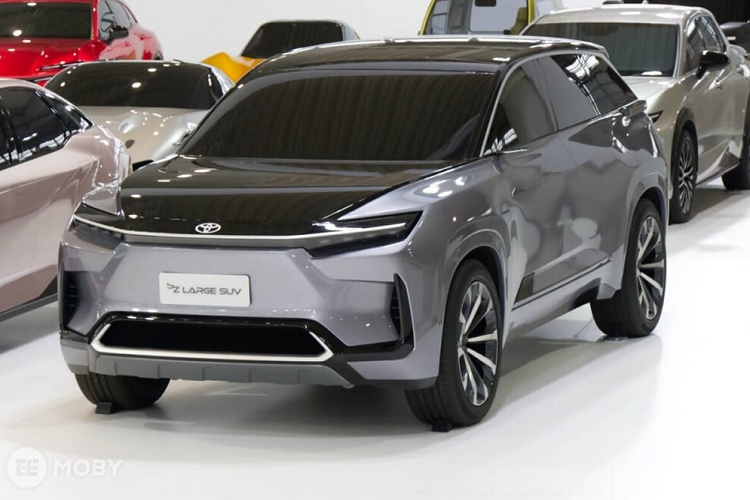 Dự đoán, tân binh của thương hiệu Toyota sẽ được phát triển dựa trên mẫu xe concept BZ Large SUV từng trình làng vào cuối năm 2021. Thông tin về mẫu SUV thuần điện mới của Toyota chưa được hé lộ nhiều. Hãng Toyota chỉ miêu tả mẫu xe này là "SUV 3 hàng ghế".