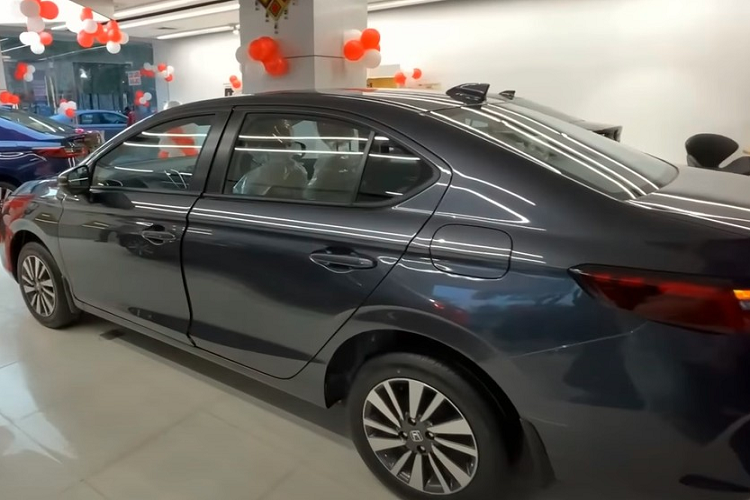 Tại thị trường Ấn Độ, mức giá xe Honda City V 2023 có mức bán ra chỉ từ 1,237 triệu Rupee (khoảng 356 triệu đồng).