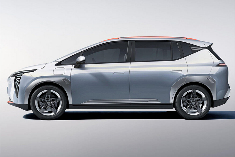 Mẫu xe được trang bị bộ pin lithium iron phosphate 63,2 kWh do GAC cung cấp, sạc 1 lần đầy pin có phạm vi di chuyển thuần điện là 490 km theo tiêu chuẩn CLTC của Trung Quốc, mẫu xe đầu bảng tăng công suất lên 68,3 kWh, sạc 1 lần cho quãng đường khoảng 550 km, mức tiêu thụ năng lượng trung bình là 13,9 kW/100 km, có thể di chuyển tới lui Bangkok - Pattaya mà không cần phải sạc pin dọc đường.