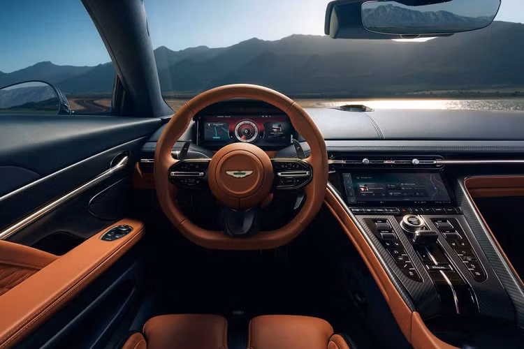 Ứng dụng Aston Martin mới cho phép chủ sở hữu kết nối với ô tô từ điện thoại thông minh của họ để theo dõi vị trí của ô tô, đặt giới hạn tốc độ, mở hoặc khóa ô tô từ xa, gọi dịch vụ khẩn cấp hoặc đặt dịch vụ ô tô. Trong ba năm đầu tiên, khách hàng được sử dụng miễn phí dịch vụ của Aston Martin.