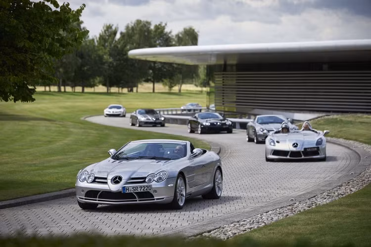 Phiên bản này SLR chỉ có số lượng giới hạn với 25 chiếc, và mang những thay đổi đáng kể trên thân xe khi sử dụng tấm chắn trước được điêu khắc mang tính khí động học mới – có bộ chia gió trước lớn hơn, cửa hút gió ở cạnh bên mới, cánh gió sau lớn hơn và bộ khuếch tán sau được tinh chỉnh, đi cùng là bộ bánh xe có trọng lượng nhẹ hơn. MSO cũng can thiệp tinh chỉnh hệ thống treo và trợ lực đánh lái.