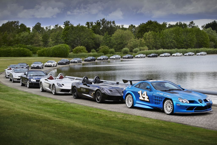 Đi cùng những phát triển cải tiến trong chất liệu sợi carbon là khối động cơ V8 tăng áp 5,5 lít – được phát triển bởi Mercedes-AMG – sản sinh ra 626 mã lực (PS) và đạt mô-men xoắn 780 Nm. Dẫn động cầu sau thông qua hộp số tự động 5 cấp, hiệu suất của chiếc super-GT mang động cơ đặt giữa phía trước vượt trội hơn hẳn những chiếc siêu xe cùng thời, khi có thể tăng tốc từ 0-100 km/h chỉ trong 3,8 giây và đạt tốc độ tối đa là 207 mph (~ 334 km/h).