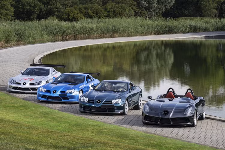 Nguyên mẫu ‘Project 7’ đầu tiên được tạo ra bởi đội ngũ thợ máy thuộc đội đua F1 McLaren trước đây, những người sau này gia nhập cùng nhóm kỹ sư ô tô trở thành đội ngũ nòng cốt tạo nên những mẫu xe thương mại – với những chiếc xe đầu tiên được lắp ráp thủ công tại Trung tâm Công nghê McLaren vừa mới thành lập khi ấy.