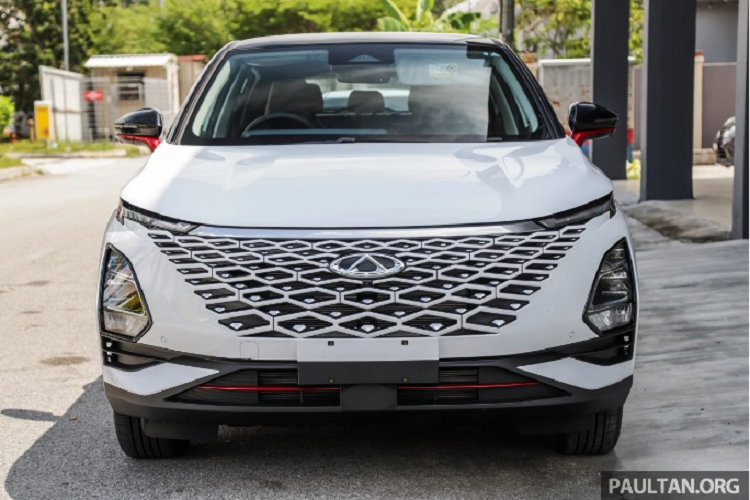 Khách hàng mua xe Chery Omoda 5 tại Malaysia còn được tặng gói bảo hành 7 năm hoặc 150.000 km, cộng với 5 năm dịch vụ miễn phí. Bảo hành động cơ lên tới 10 năm hoặc một triệu km, dành cho 3.000 khách hàng đầu tiên. Những khách hàng sau đó có thể bỏ ra số tiền 2.000 RM (khoảng 10 triệu đồng) để sử dụng dịch vụ này.