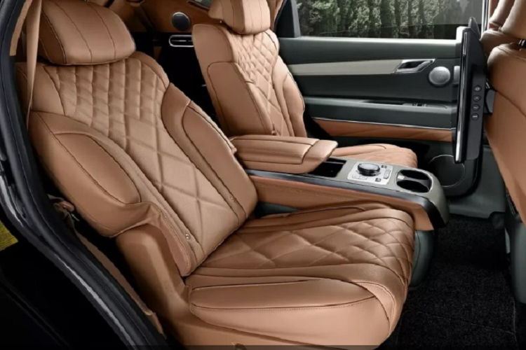 Thứ nhất là động cơ xăng 4 xi-lanh, tăng áp, dung tích 2.5L, sản sinh công suất tối đa 304 mã lực và mô-men xoắn cực đại 442 Nm. Thứ hai là động cơ xăng 6 xi-lanh, tăng áp, dung tích 3.5L với công suất tối đa 375 mã lực và mô-men xoắn cực đại 530 Nm.