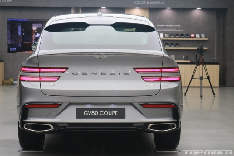 Cả hai biến thể của mẫu SUV hạng sang này đều được trang bị hệ thống treo điều khiển điện tử, chế độ lái địa hình sử dụng công nghệ AI và gói ADAS nâng cao cùng 10 túi khí an toàn. Hiện giá bán của Genesis GV80 Coupe 2024 vẫn chưa được tiết lộ. Dự kiến, xe sẽ bắt đầu được bán ra tại quê nhà Hàn Quốc vào ngày 11/10 tới đây.
