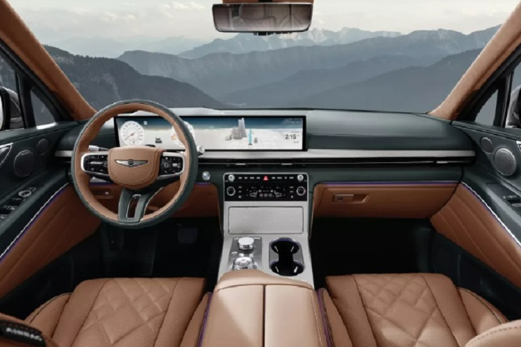 Bên cạnh đó, xe còn có các trang bị cao cấp khác như: màn hình hiển thị cho hàng ghế sau 14,6 inch; hệ thống điều hòa 4 vùng độc lập; hệ thống tạo hương thơm; xác thực bằng vân tay; tựa tay có sưởi; các nút bấm dạng pha lê và hệ thống âm thanh Bang &amp; Olufsen…