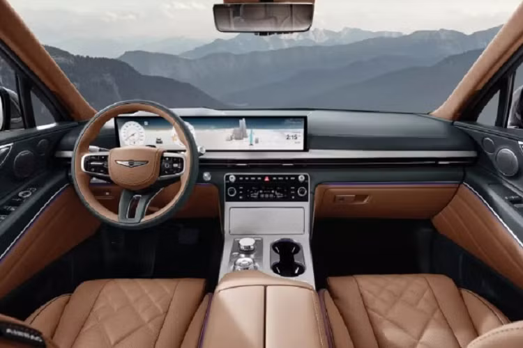 Bên cạnh đó, xe còn có các trang bị cao cấp khác như: màn hình hiển thị cho hàng ghế sau 14,6 inch; hệ thống điều hòa 4 vùng độc lập; hệ thống tạo hương thơm; xác thực bằng vân tay; tựa tay có sưởi; các nút bấm dạng pha lê và hệ thống âm thanh Bang &amp; Olufsen…