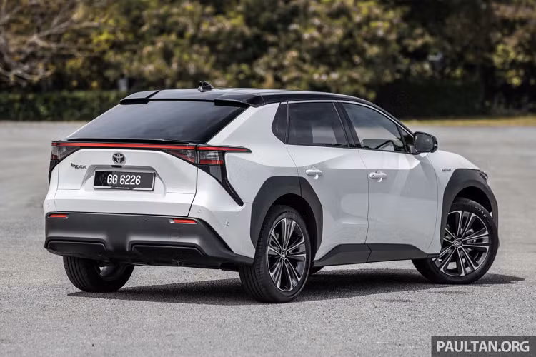 Tại Việt Nam, mẫu Toyota bZ4X 204 chạy điện cũng từng được giới thiệu tại Triển lãm Ô Tô Việt Nam (VMS) 2022. Theo các nguồn tin nội bộ, Toyota Việt Nam cũng sẽ ra mắt mẫu xe này trong tương lai.