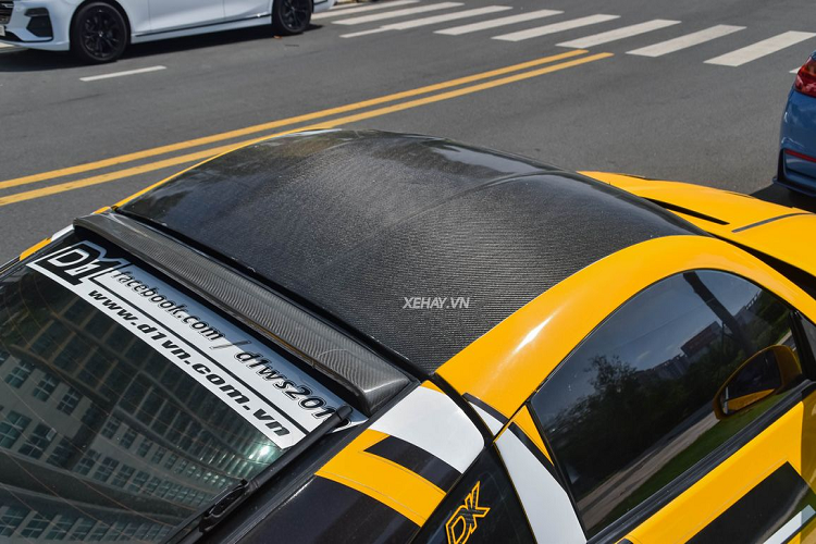 Về truyền động, Nissan 350Z độ bodykit Veilside được trang bị động cơ V6 3.5 lít, sản sinh công suất 306 mã lực, đi kèm hộp số sàn 6 cấp.