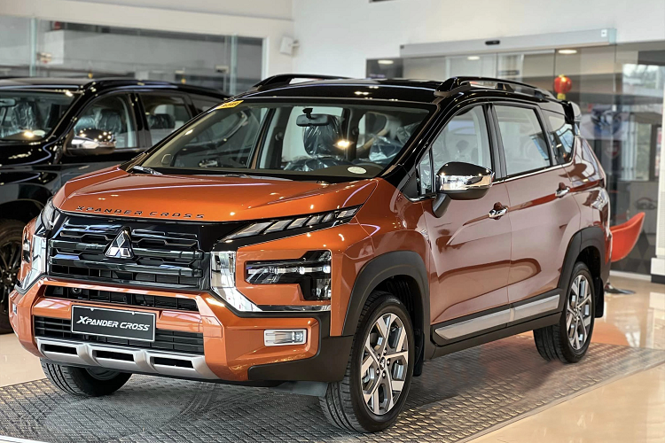 Tại Indonesia, xe được trang bị tự động vô cấp CVT, nhưng nhiều khả năng thị trường Việt Nam vẫn dùng hộp số tự động 4 cấp giống Xpander AT đang bán ở Việt Nam.