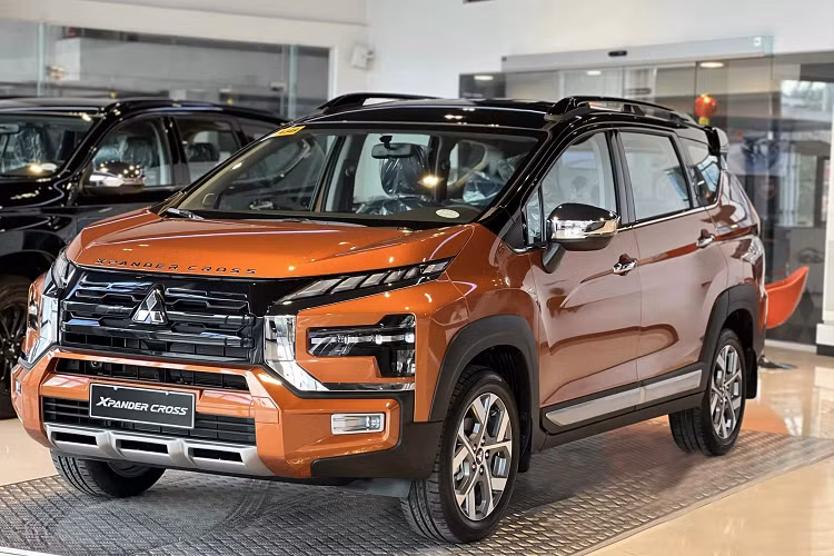 Tại Indonesia, xe được trang bị tự động vô cấp CVT, nhưng nhiều khả năng thị trường Việt Nam vẫn dùng hộp số tự động 4 cấp giống Xpander AT đang bán ở Việt Nam.