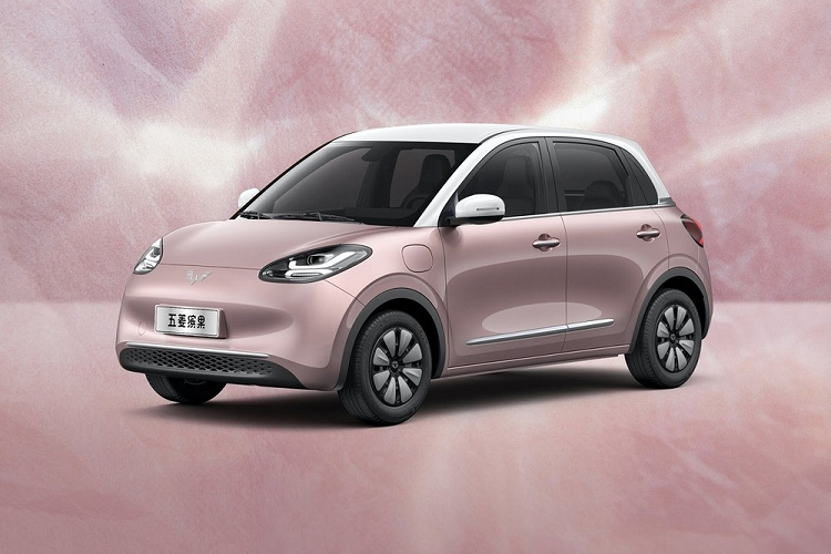 Hiện giá xe Wuling Bingo 2023 vẫn chưa được công bố chính thức. Tuy nhiên, giám đốc sản phẩm của mẫu xe này từng hé lộ Wuling Bingo 2023 sẽ có giá bán dao động trong khoảng từ 70.000 - 100.000 Nhân dân tệ (khoảng 242 - 346 triệu đồng).