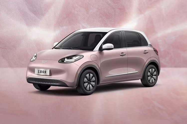 Hiện giá xe Wuling Bingo 2023 vẫn chưa được công bố chính thức. Tuy nhiên, giám đốc sản phẩm của mẫu xe này từng hé lộ Wuling Bingo 2023 sẽ có giá bán dao động trong khoảng từ 70.000 - 100.000 Nhân dân tệ (khoảng 242 - 346 triệu đồng).