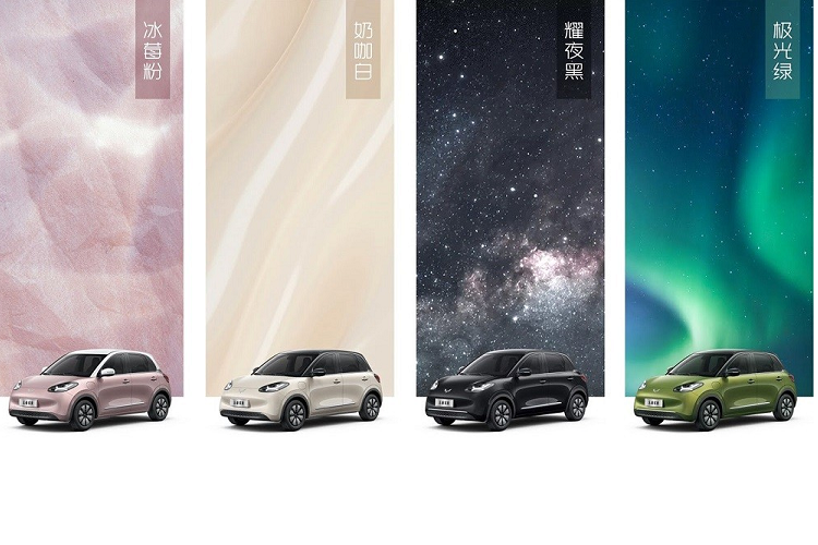 Trong khi đó, ở bên sườn, Wuling Bingo 2023 sở hữu đường chân kính mạ crôm ở bản cao cấp và ốp mâm màu bạc. Đằng sau, Wuling Bingo 2023 được trang bị đèn hậu LED có thiết kế giống với đèn pha. Trên cản sau còn có nẹp màu bạc hoặc mạ crôm, tích hợp đèn phản quang nằm ngang.