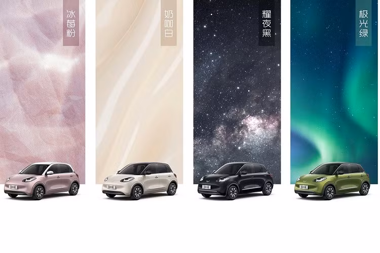 Trong khi đó, ở bên sườn, Wuling Bingo 2023 sở hữu đường chân kính mạ crôm ở bản cao cấp và ốp mâm màu bạc. Đằng sau, Wuling Bingo 2023 được trang bị đèn hậu LED có thiết kế giống với đèn pha. Trên cản sau còn có nẹp màu bạc hoặc mạ crôm, tích hợp đèn phản quang nằm ngang.