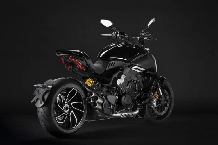 Cung cấp sức mạnh cho Ducati Diavel là động cơ V4 Granturismo 1.158 cc, cho công suất 168 mã lực tại 10.750 vòng / phút và mô men xoắn 128 Nm tại 7.750 vòng / phút.