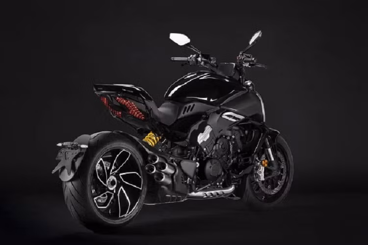 Cung cấp sức mạnh cho Ducati Diavel là động cơ V4 Granturismo 1.158 cc, cho công suất 168 mã lực tại 10.750 vòng / phút và mô men xoắn 128 Nm tại 7.750 vòng / phút.