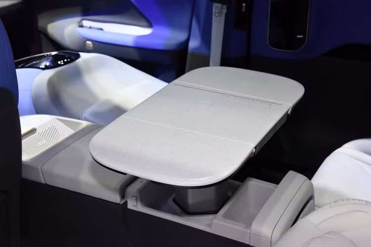 Khi xe bị khóa và tắt nguồn, lúc này, radar sẽ quét sóng ở phía sau và nếu phát hiện không có ai trong xe, đèn diệt khuẩn bằng tia cực tím không chứa thủy ngân có thể được kích hoạt từ xa thông qua ứng dụng, FOV có thể bao phủ 99% của khu vực trẻ em và mẹ ngồi, nó khử trùng cấp độ y tế có thể đạt được trong vòng 15 phút.