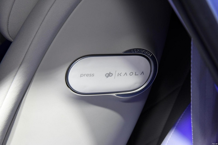 Điều đáng nói là Polar Fox Koala 2023 còn được trang bị bộ phận lọc điều hòa không khí có cấu trúc bề mặt riêng siêu lớn với công nghệ của Viện Hàn lâm Khoa học Trung Quốc, có thể lọc hiệu quả PM2.5, PM10, giọt nhỏ, bụi mịn, phấn hoa.