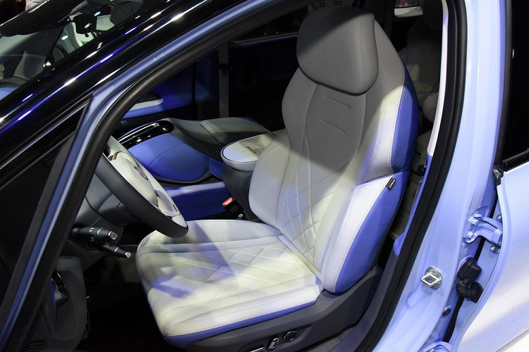 Cụ thể hơn, buồng lái của Polar Fox Koala 2023 được thiết kế để phù hợp cho mẹ và bé trong các chuyến du lịch của trẻ, bao gồm theo yêu cầu chiều cao của bé, sức khỏe và sự tiện lợi, để các bà mẹ bỉm sữa dễ chăm sóc và quản lý con nhất.