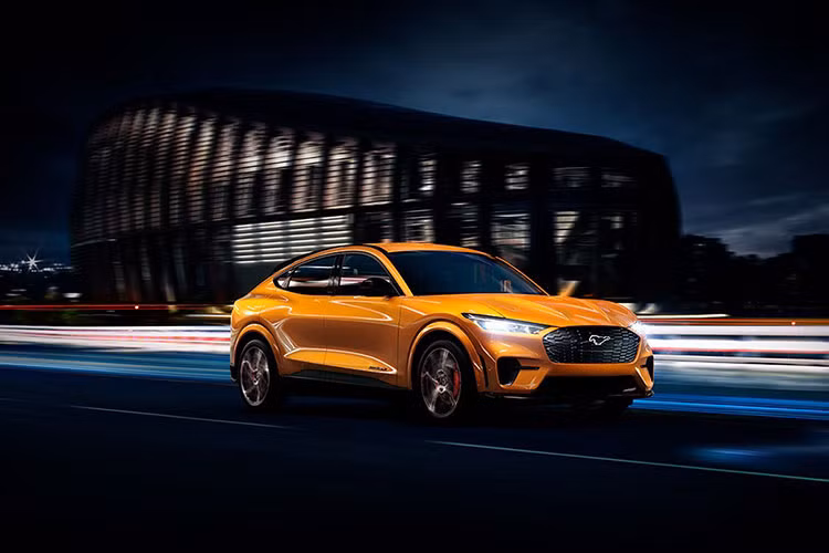 Ford Mustang Mach-E giam toi 6000 USD 