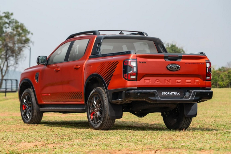 Theo hãng Ford, Ranger Stormtrak được ra đời nhằm đáp ứng phong cách sống của những người thích đẩy những thách thức lên một tầm cao mới. Đồng thời, mẫu xe bán tải Ford Ranger Stormtrak 2023 sẽ thay thế Wildtrak để trở thành bản trang bị cao cấp nhất của dòng xe bán tải này và chỉ thua Ranger Raptor.