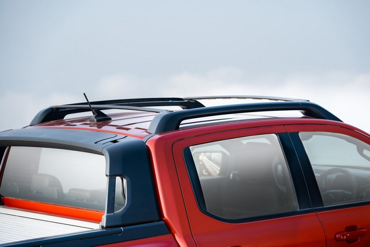 Chưa hết, phiên bản cao cấp nhất của dòng Ford Ranger 2023 ở thị trường Thái Lan còn có giá nóc...