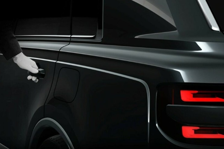 Ngoài ra, Toyota Century SUV còn có chương trình tùy biến riêng không giới hạn, cho phép khách hàng tùy chỉnh xe theo sở thích của họ. Với sự đổi mới trong tính năng cửa trượt và khả năng tùy biến cao, mẫu xe này đang thu hút sự chú ý của những người yêu thích sự độc đáo và tiện nghi trong xe hơi.