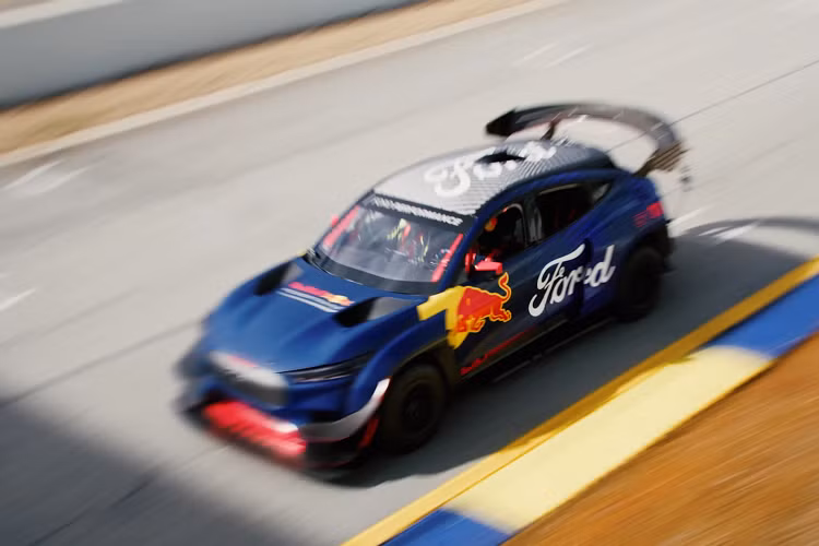 "Đây là sự khởi đầu của chương mới ly kỳ trong câu chuyện đua xe thể thao của Ford bắt đầu khi ông cố của tôi giành chiến thắng trong cuộc đua giúp ra mắt công ty chúng tôi", Bill Ford - chủ tịch điều hành cho biết.